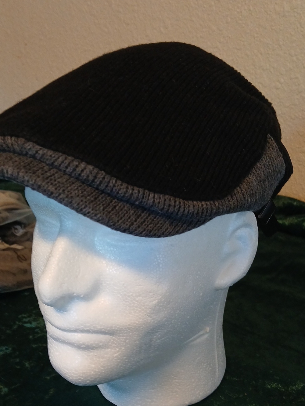 Black and Gray Men's Knit Flat Cap Dapper